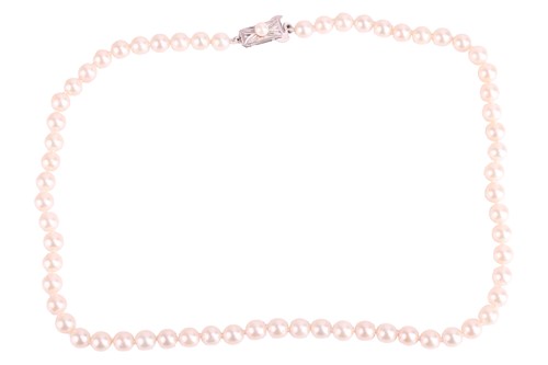 Lot 45 - A Mikimoto cultured pearl bracelet and a...