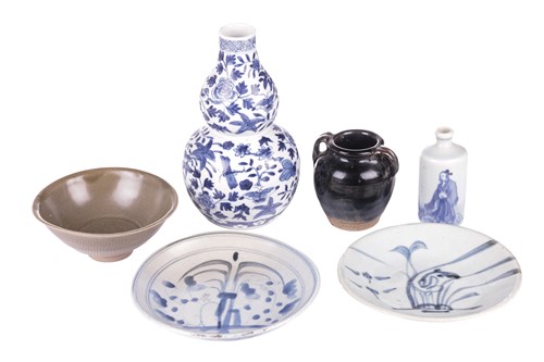 Lot 29 - A Chinese Henan black glazed small jar,...