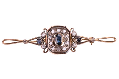 Lot 29 - A sapphire and rose cut diamond cluster bar...
