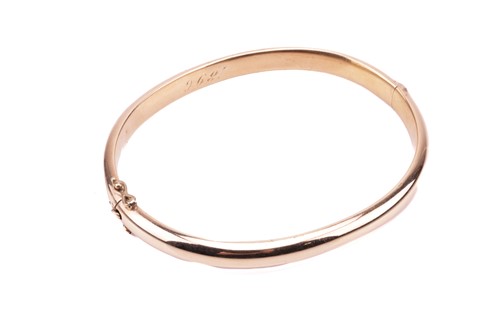 Lot 158 - A Victorian hinged bangle, constructed with...