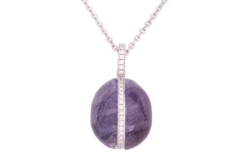 Lot 53 - A Fabergé blue john egg pendant, the cabochon...