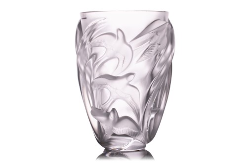 Lot 78 - A late 20th century Lalique 'Martinets' vase,...