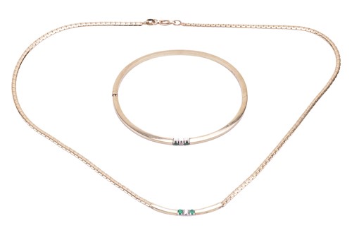 Lot 112 - An emerald and diamond-set necklace and...
