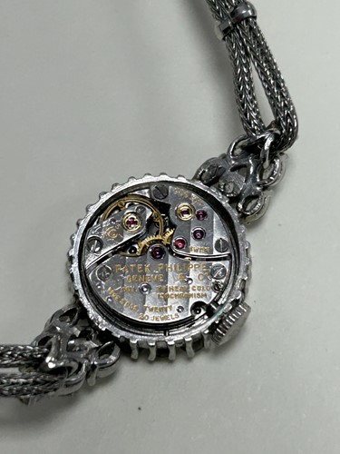 Lot 239 - A Patek Philippe 3289 diamond set lady's...