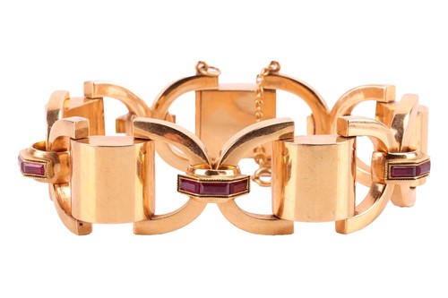 Lot 50 - A chunky fancy link bracelet set with...