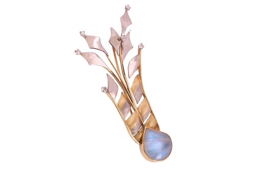 Lot 26 - A gem-set brooch in 18ct bi-coloured gold, of...