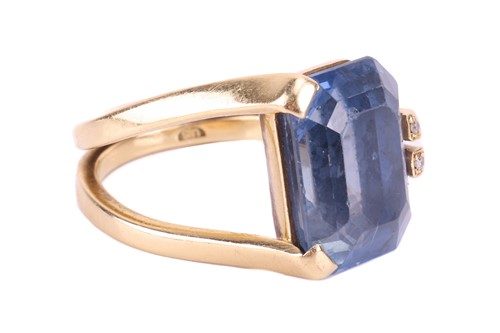 Lot 53 - An unheated colour-change Ceylon sapphire...