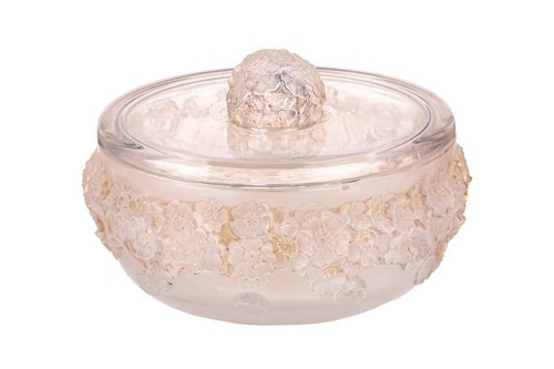 Lot 95 - A Rene Lalique 'Primeveres' pattern moulded...