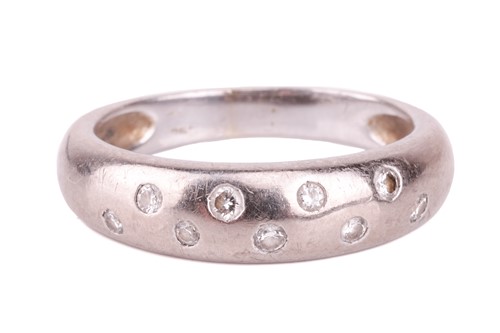 Lot 119 - A diamond-set band ring. Stamped 750. The...