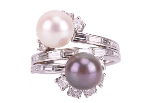 Lot 83 - A cultured pearl and diamond cross-over ring,...