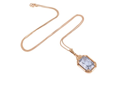 Lot 80 - A Swedish single stone synthetic blue spinel...