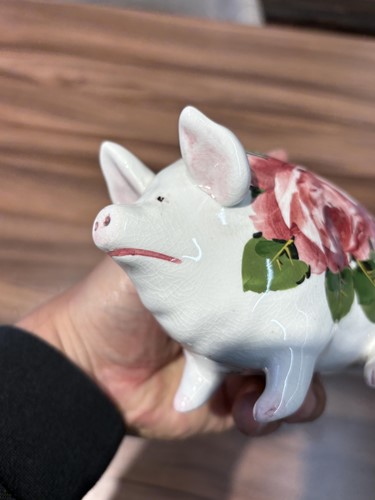 Lot 73 - A pair of Wemyss pigs, with cabbage rose...