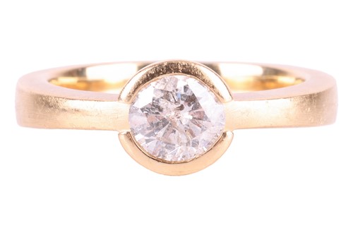 Lot 22 - A diamond solitaire ring, set with a round...