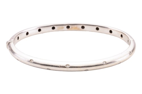 Lot 14 - A diamond-set hinged bangle, the court-shaped...