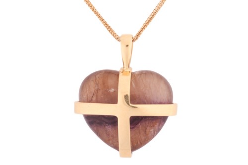 Lot 15 - A heart-shaped Blue John pendant on chain, the...