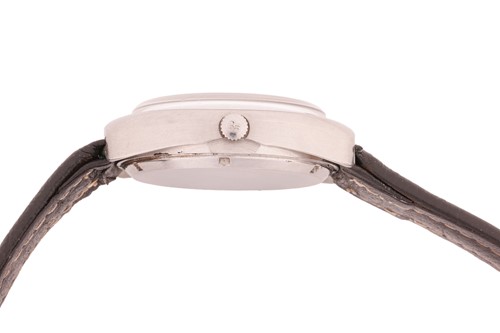 Lot 163 - A Girard-Perregaux stainless steel quartz...