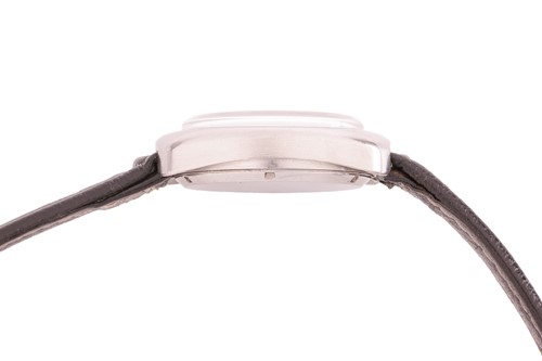 Lot 163 - A Girard-Perregaux stainless steel quartz...