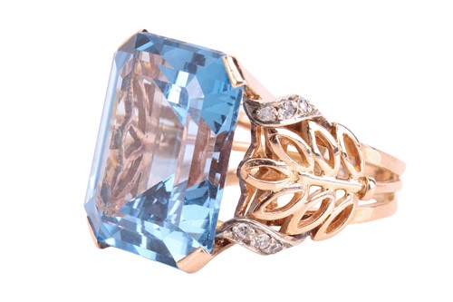 Lot 107 - A large synthetic spinel cocktail ring,...