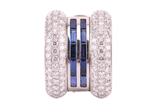 Lot 117 - Chopard - a single earclip, the curved body...