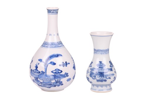 Lot 108 - A Chinese blue and white porcelain bottle vase,...