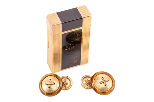 Lot 106 - A pair of cufflinks and a lighter; the...