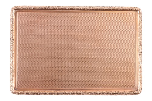 Lot 189 - A 9ct gold snuff box, of straight-line engine...