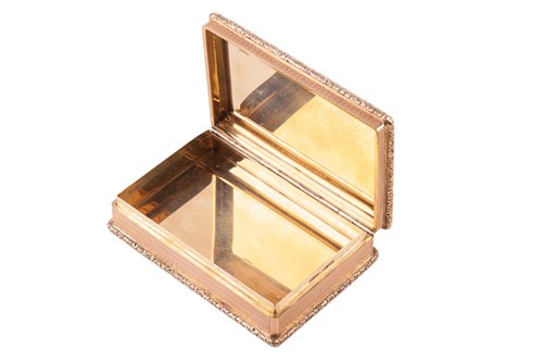 Lot 189 - A 9ct gold snuff box, of straight-line engine...