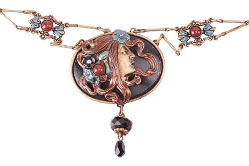Lot 107 - A collection of jewellery items; including a...