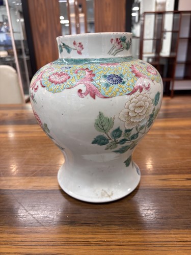 Lot 67 - A pair of Chinese Famille Rose porcelain...