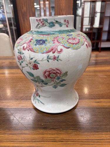 Lot 67 - A pair of Chinese Famille Rose porcelain...