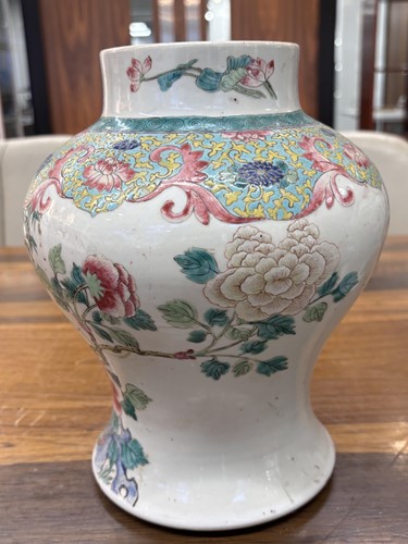 Lot 67 - A pair of Chinese Famille Rose porcelain...