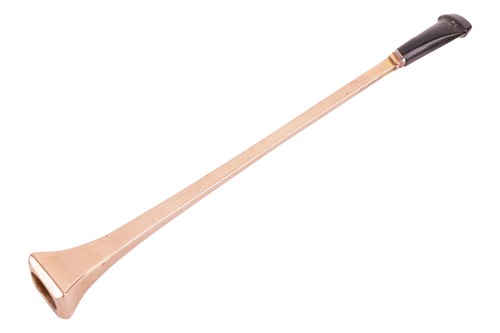 Lot 275 - A lady's cigarette holder, the angular body...