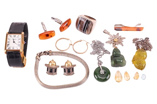 Lot 29 - A small collection of jewellery items;...