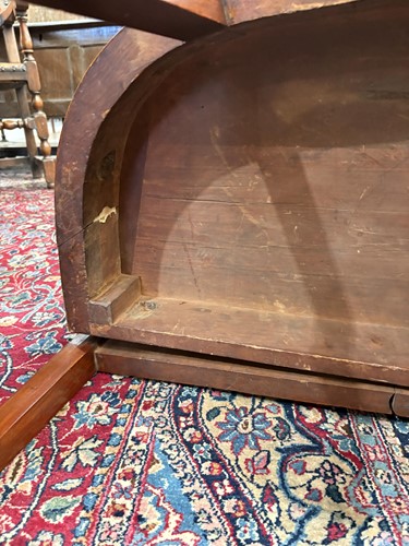Lot 102 - A George III satinwood and parquet line inlaid...