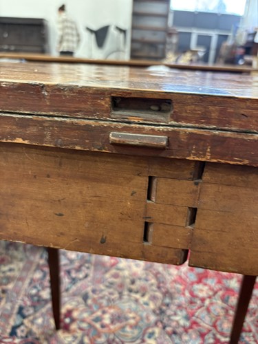 Lot 102 - A George III satinwood and parquet line inlaid...