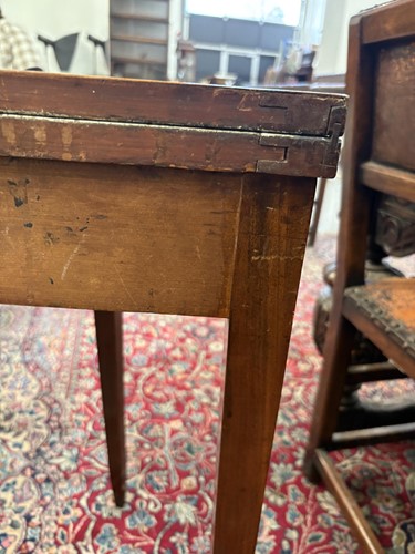 Lot 102 - A George III satinwood and parquet line inlaid...