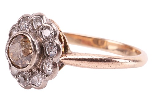 Lot 115 - A diamond daisy head cluster ring, featuring a...