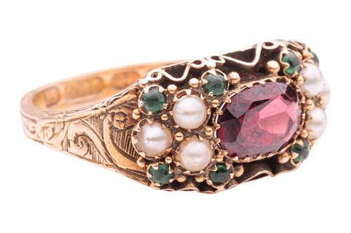 Lot 1 - A gem-set ring, the central oval-shaped garnet...