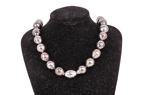 Lot 123 - A Tahitian cultured pearl necklace with...