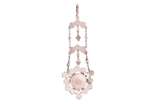 Lot 12 - A Victorian paste lavaliere pendant, of...