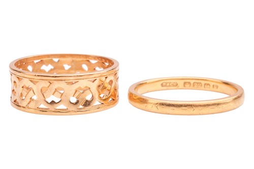 Lot 201 - Two wedding bands in 22ct yellow gold; to...