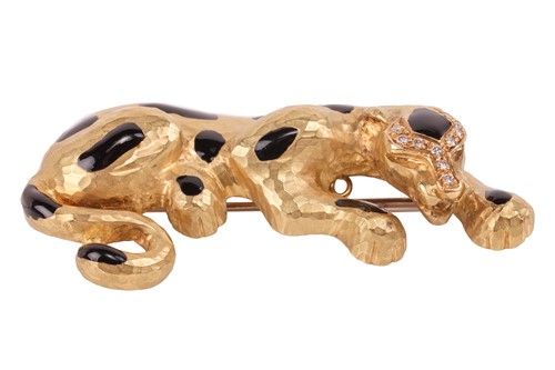 Lot 205 - A diamond-set brooch pendant in the form of a...