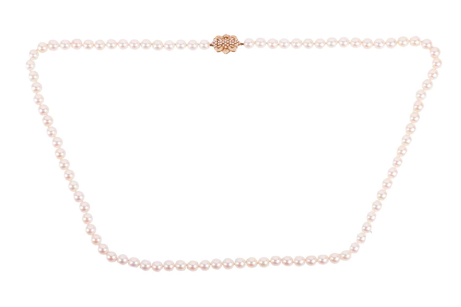 Lot 228 - A long cultured pearl necklace with...