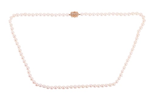 Lot 228 - A long cultured pearl necklace with...