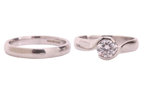 Lot 125 - A diamond solitaire ring and matching wedding...