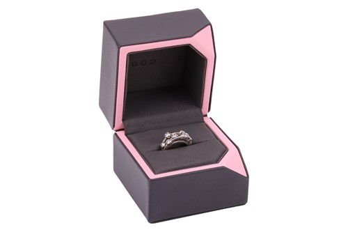 Lot 95 - Boodles - a Classic Raindance diamond ring in...