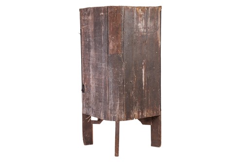 Lot 112 - An 18th-century single-door hanging corner...