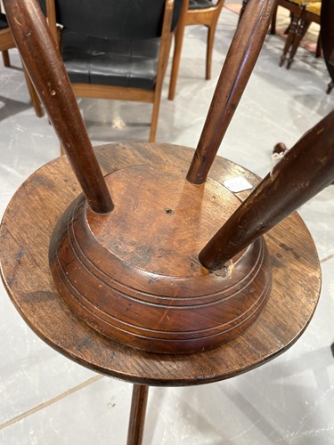Lot 109 - An early 19th-century English elm cricket...