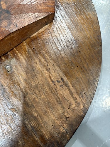 Lot 109 - An early 19th-century English elm cricket...