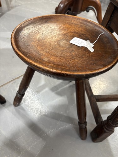 Lot 109 - An early 19th-century English elm cricket...